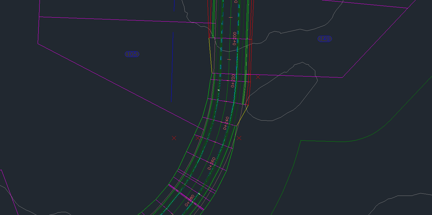 A road corridor in Civil 3D's model space, its stations labelled, with points linked to it along the parcels.